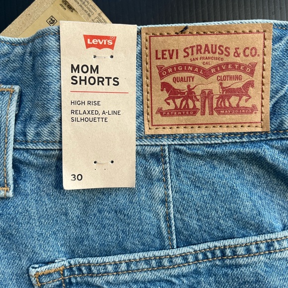 LEVIS MOM SHORTS SIZE 30 HIGH RISE RELAXED A LINE - Picture 11 of 16